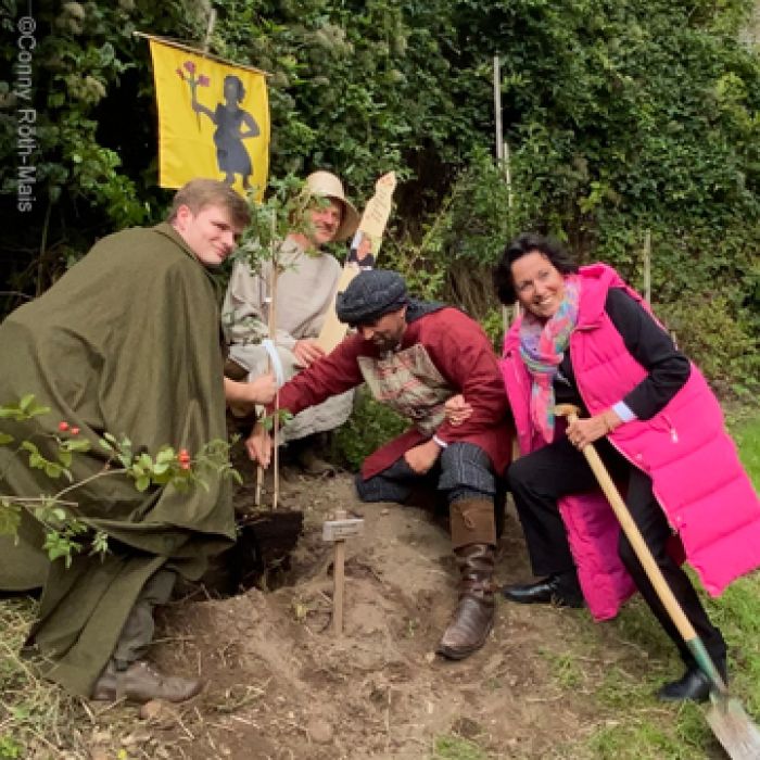 Ein Projekt schlägt Wurzeln – unter anderem auch mit einer Maulbeere für meine liebe Mutter Luise